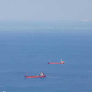 الحوثيون استهدفوا عشرات السفن خلال العام الماضي