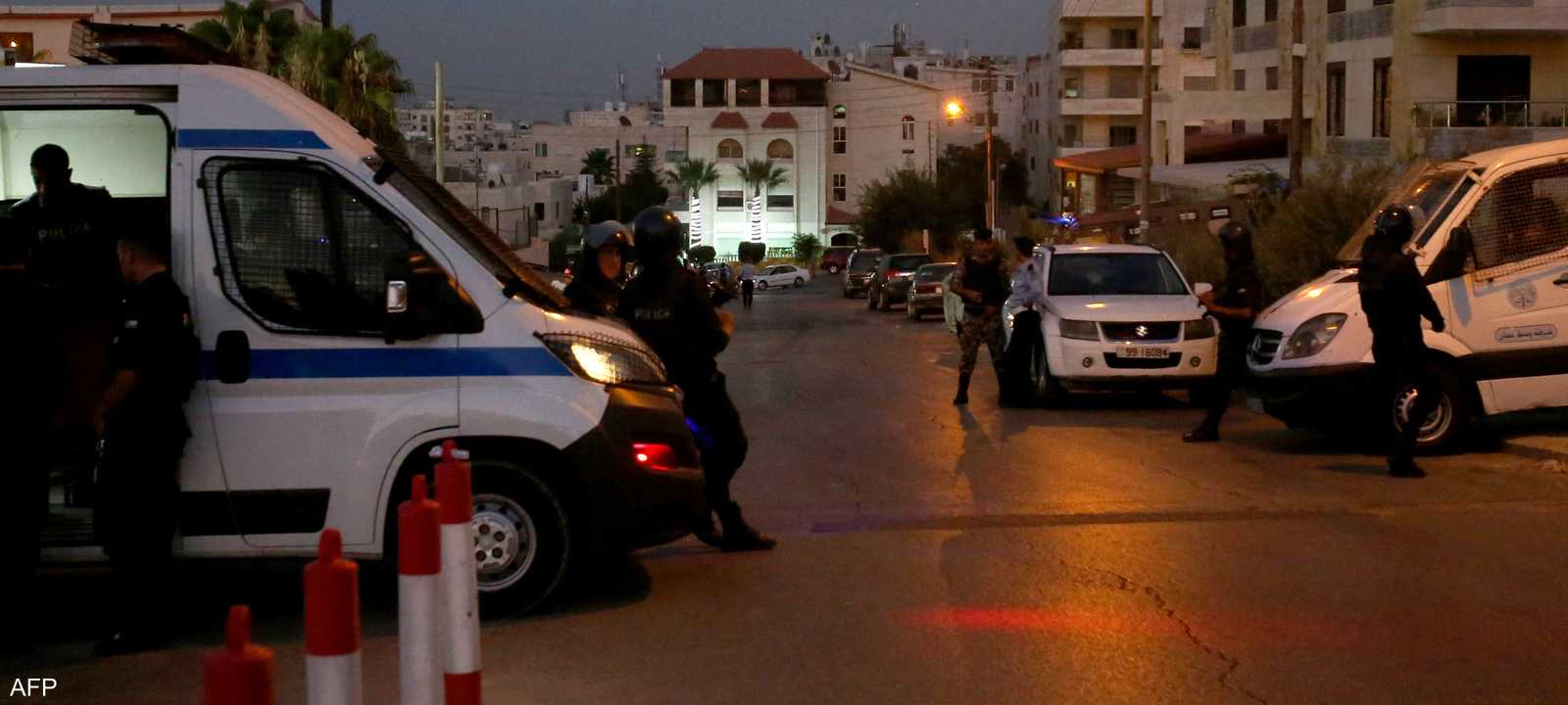 قوات أمن أردنية في محيط السفارة الإسرائيلية