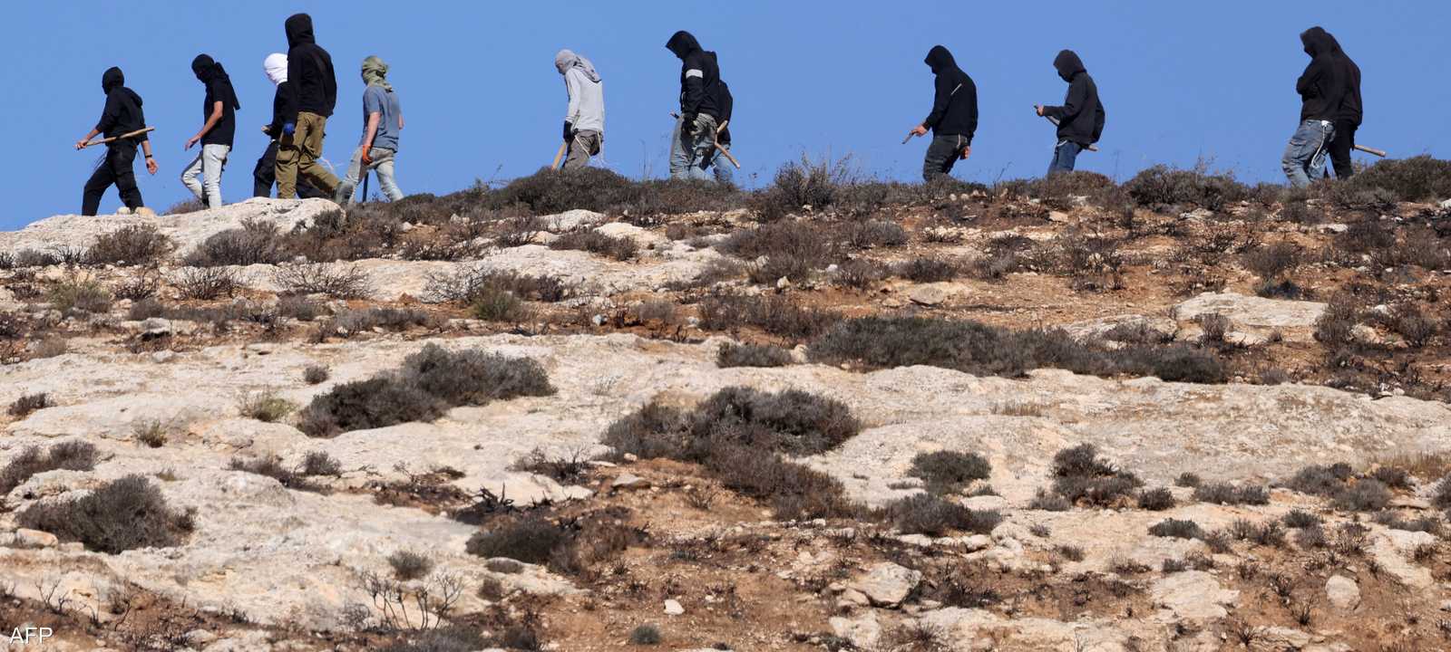 يعاني الفلسطينيون في الضفة من اعتداءات المستوطنين