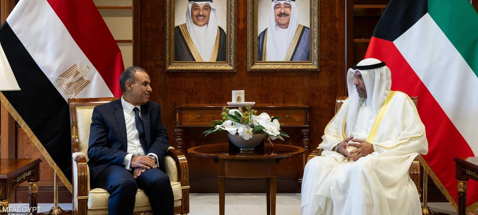 وزير الخارجية المصري بدر عبد العاطي مع نظيره الكويتي عبد الل