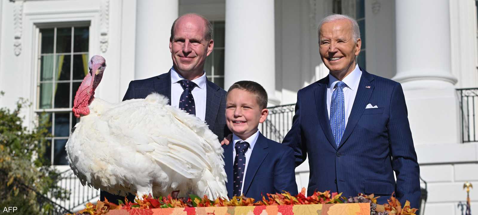 استمتع بايدن بالحفل القصير مع الديوك الرومية