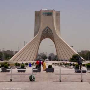 إيران تتودد إلى ترامب وتتوعد إسرائيل.. ماذا تريد طهران؟