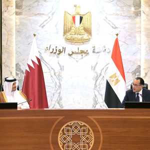 لقاء رئيس الحكومة المصرية ورئيس الوزراء القطري في القاهرة