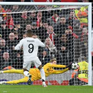 حارس ليفربول قدم أداء لافتا وتصدى لركلة جزاء من مبابي