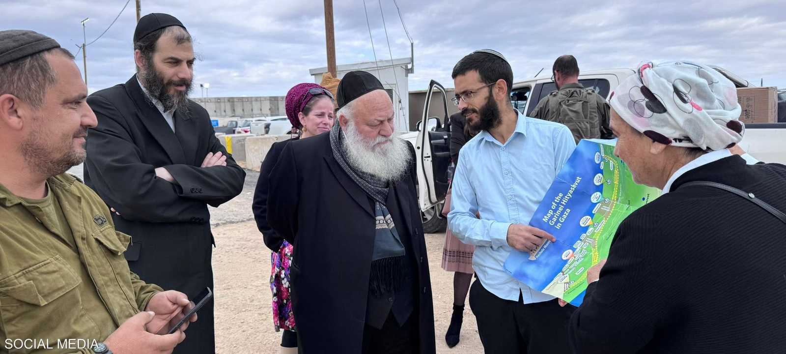 الوزير استعرض خريطة كتب عليها "النواة الاستيطانية في غزة"