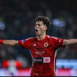 إمام عاشور لاعب الأهلي المصري