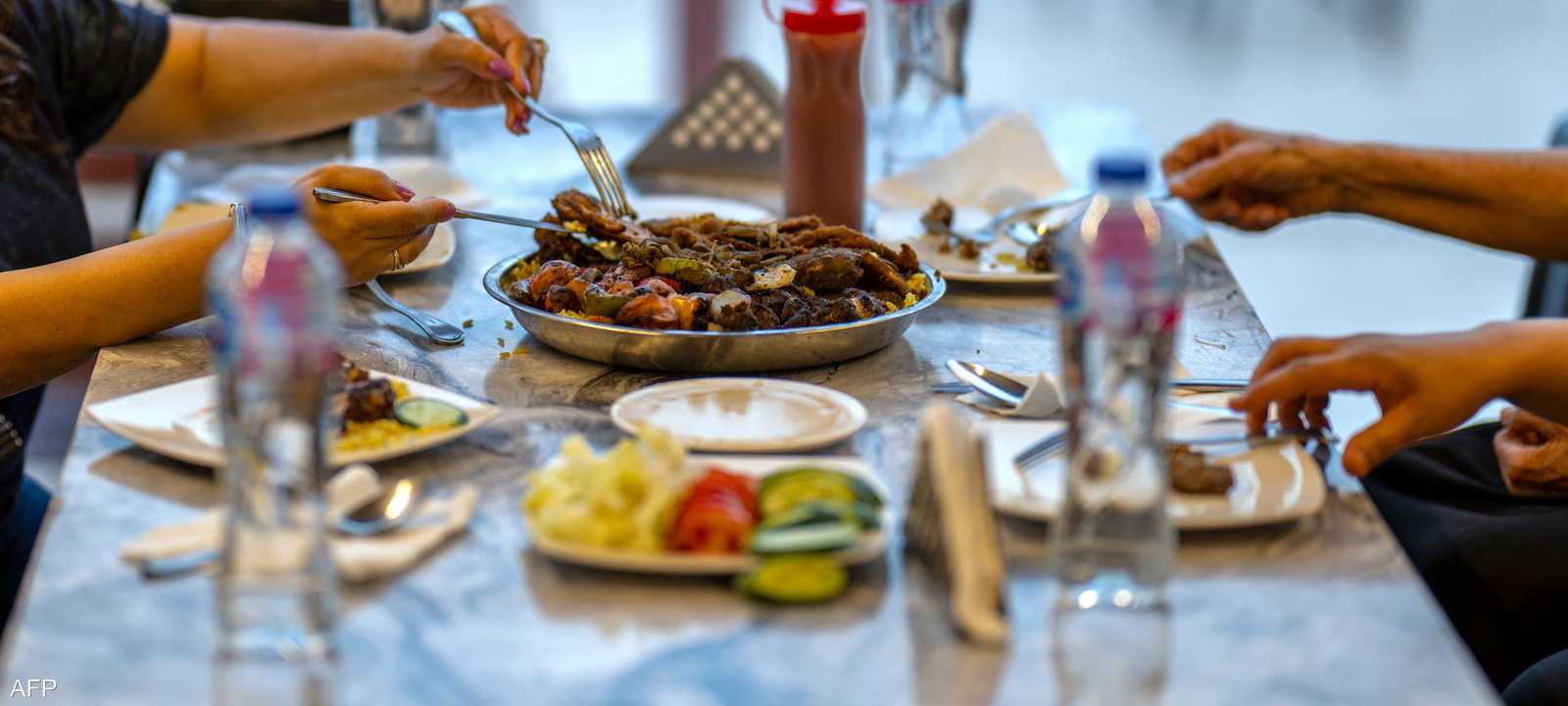 جدل في مصر بشأن ما يكفي الأسرة شهريا