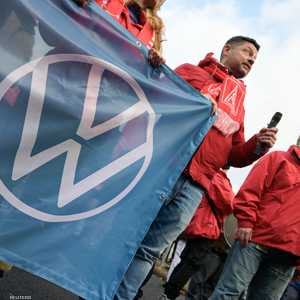 إضراب عمالي يشل مصانع فولكسفاغن في ألمانيا 