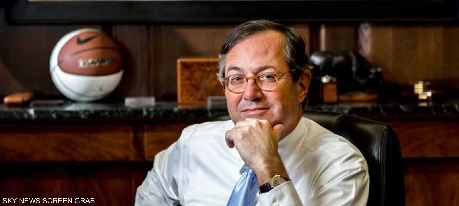 الملياردير المصرفي وارن ستيفنز