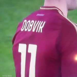 دوبفيك بدلا من دوفبيك على قميص لاعب روما