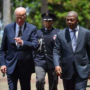 الرئيس الأمريكي جو بايدن ونظيره الأنغولي جواو لورينكو