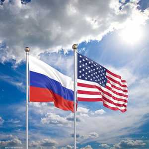 أرشيفية للعلمين الأميركي والروسي