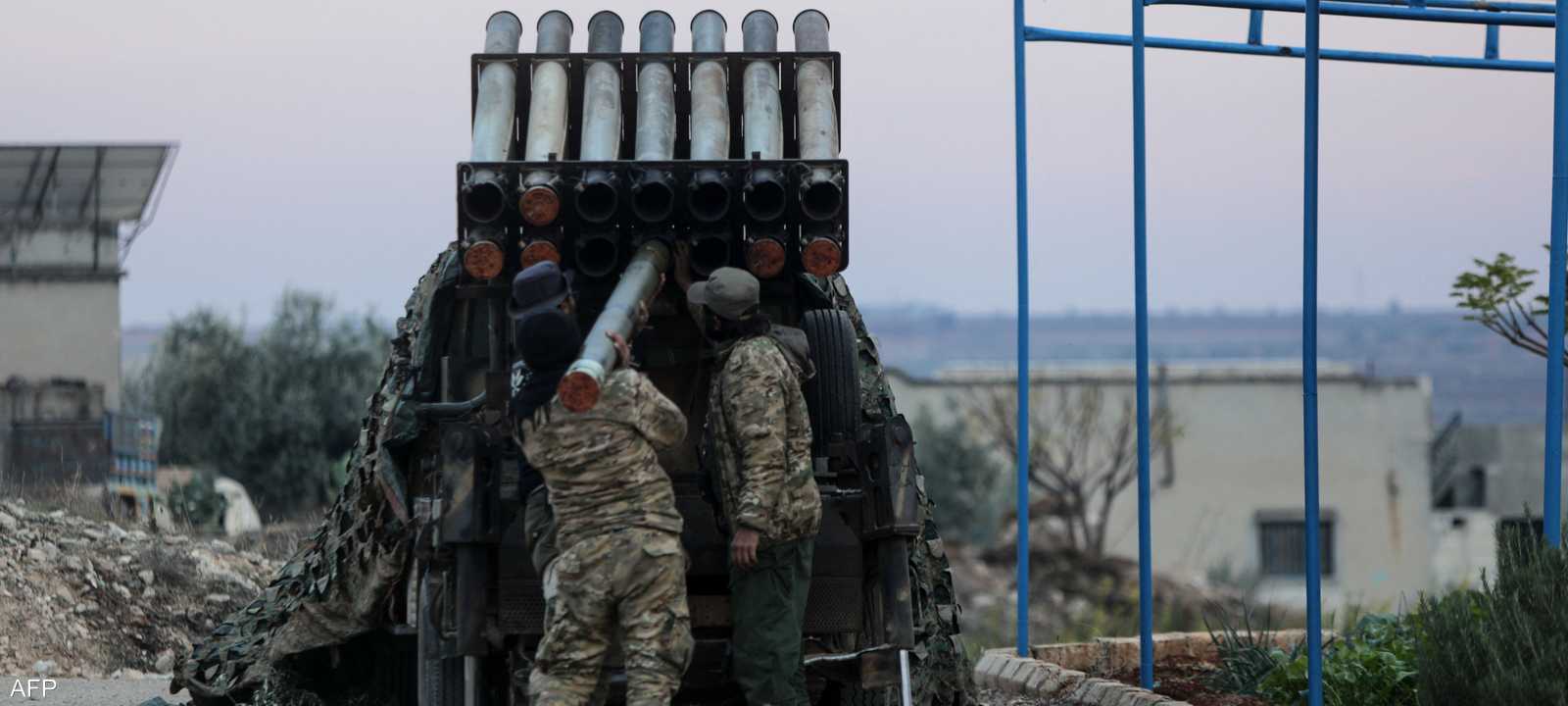 مقاتلون من فصائل مسلحة في سوريا