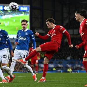 تأجيل مباراة إيفرتون وليفربول بسبب سوء الأحوال الجوية