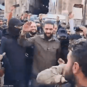 لحظة وصول الجولاني إلى المسجد الأموي في دمشق