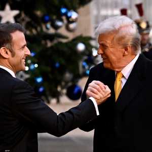 مصافحة ترامب وماكرون