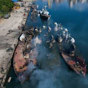 صورة تظهر السفن السورية المدمرة خلال الهجوم الإسرائيلي