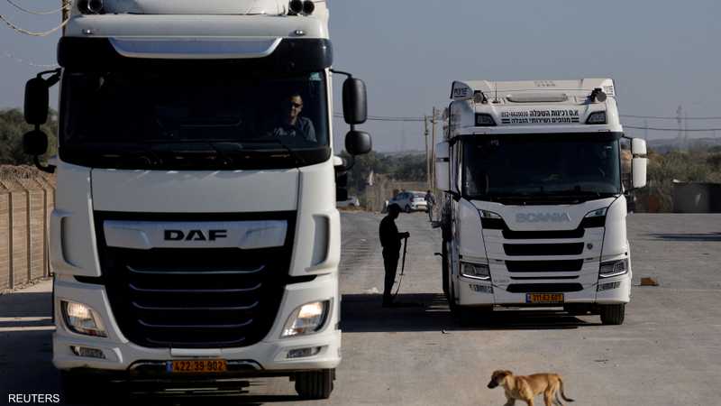 شاحنات مساعدات متجهة إلى قطاع غزة