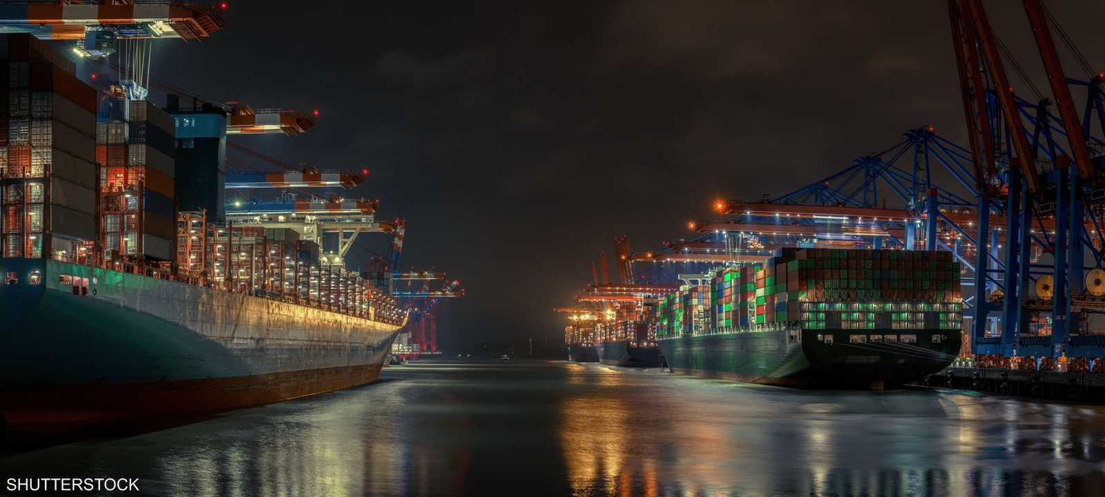 ميناء بمدينة هامبورغ في ألمانيا الألمانية في مدينة هامبورج