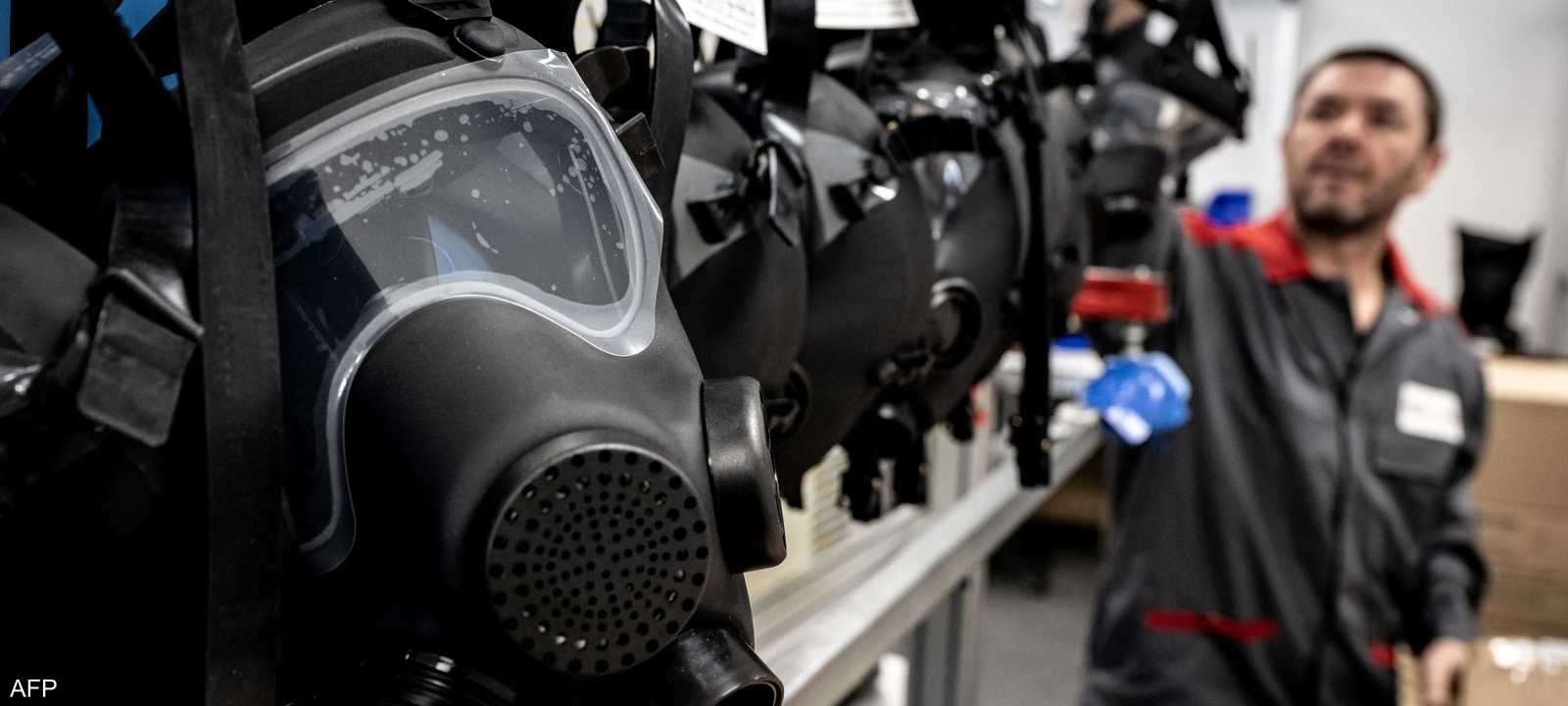 أقنعة واقية من الهجمات النووية - أرشيف