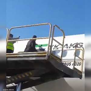 تغيير ألوان العلم السوري على الطائرات