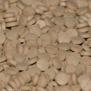 سكاي نيوز عربية تتجول في أحد مصانع الكبتاغون في دوما