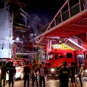 لقي 11 شخصا مصرعهم وأصيب آخران بجروح في الحريق