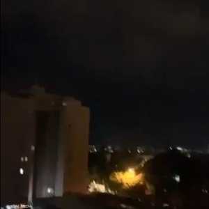 الشرطة الإسرائيلية تبحث عن موقع سقوط الصاروخ