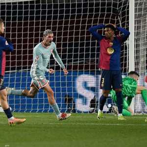 أتلتيكو يسقط برشلونة بثنائية