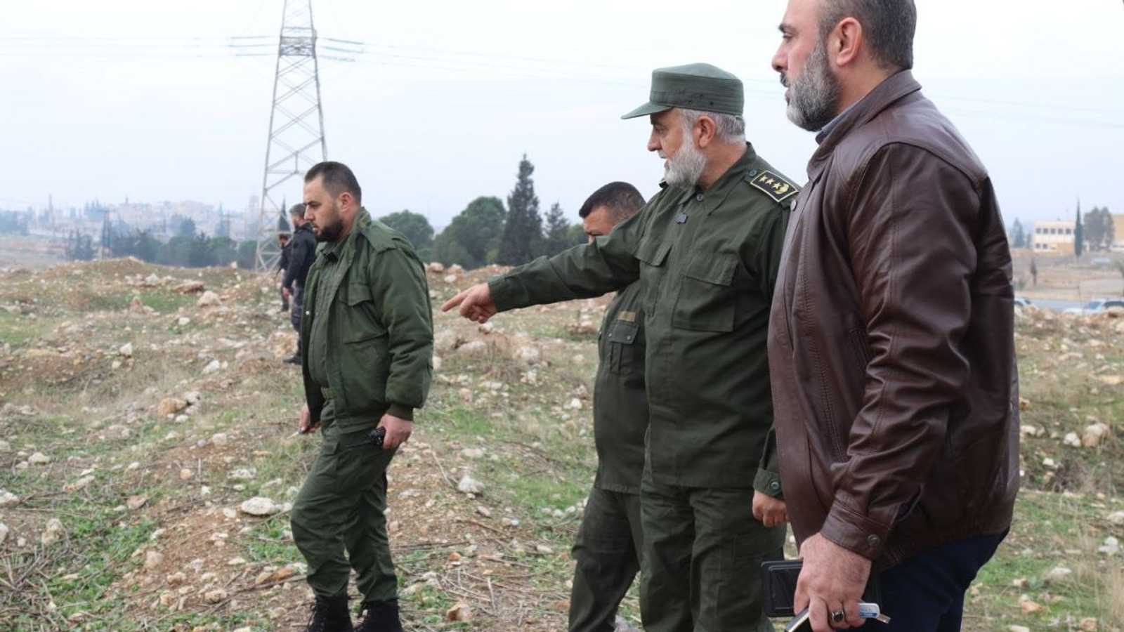 أثناء تفقد موقع المقبرة