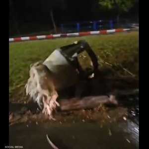 شظايا الصاروخي الحوثي بعد اسقاطه