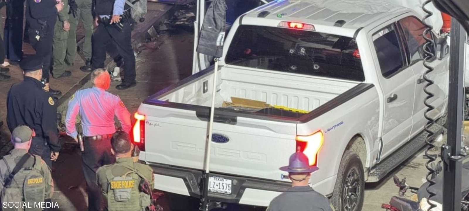 الشاحنة البيضاء التي استخدمها السائق في حادثة الدهس