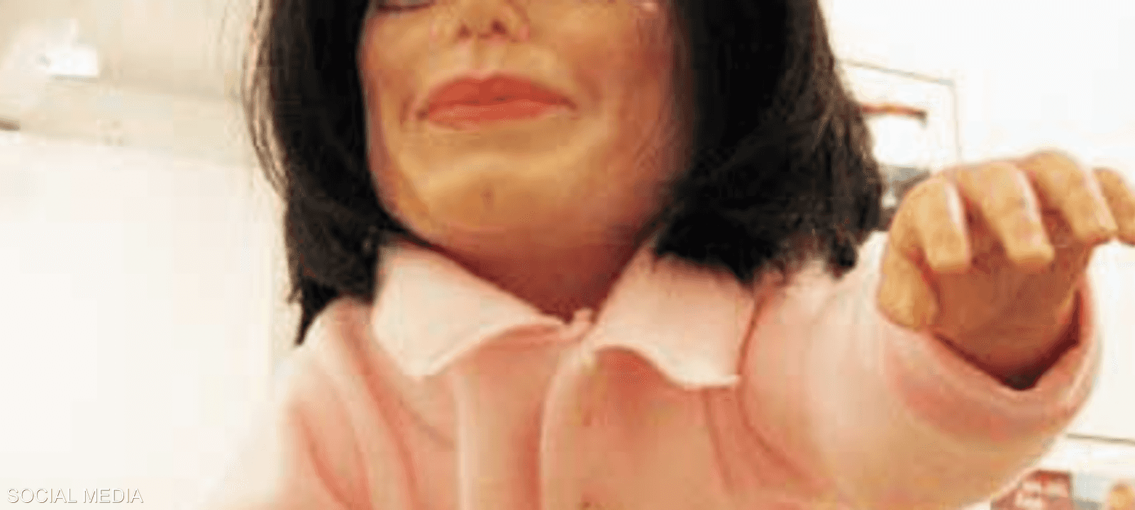 دمية للمطرب مايكل جاكسون