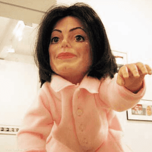 دمية للمطرب مايكل جاكسون