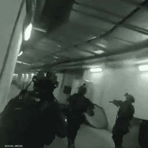 هبطت القوات في الميدان من خلال مروحيات عسكرية