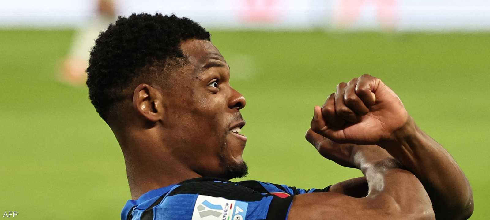 سجل دينزل دومفريس هدفين في الشوط الثاني