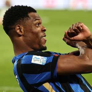 سجل دينزل دومفريس هدفين في الشوط الثاني