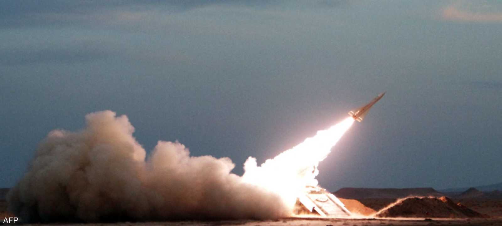 إيران تجري مناورات عسكرية