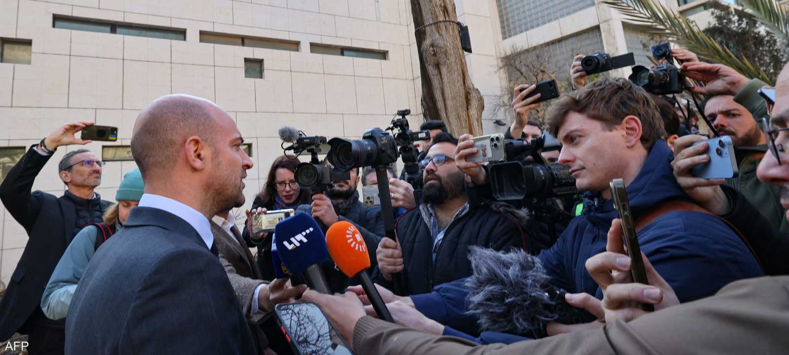 جان نويل بارو في حديثه لصحفيين في دمشق