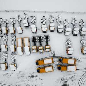 شرق أميركا يتأهب والثلوج والمطر الجليدي يهطلان وسط البلاد