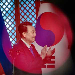 يون سو كيول في قلب الأزمة