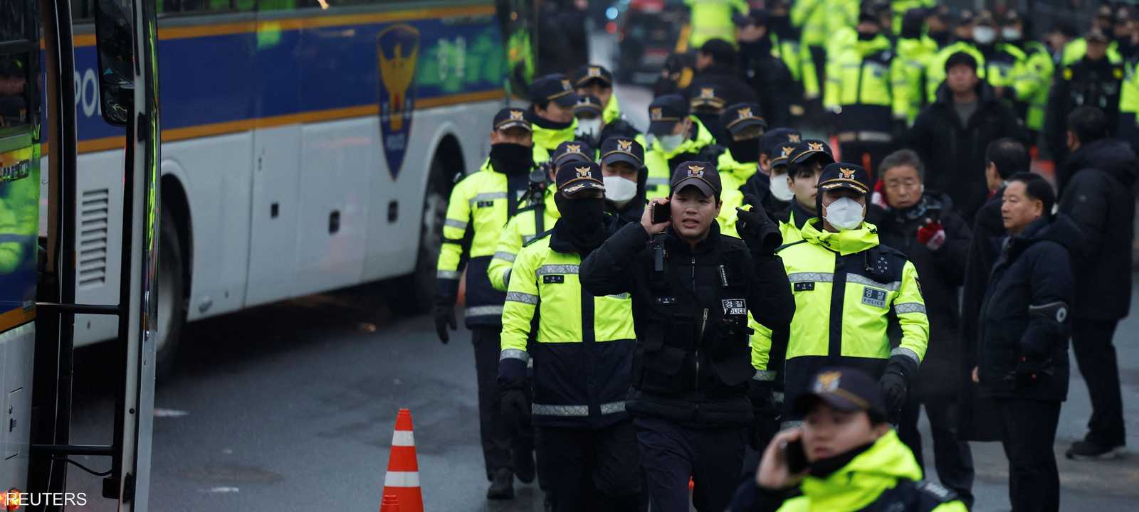 قوات شرطة عند مقر إقامة رئيس كوريا الجنوبية