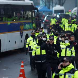 قوات شرطة عند مقر إقامة رئيس كوريا الجنوبية