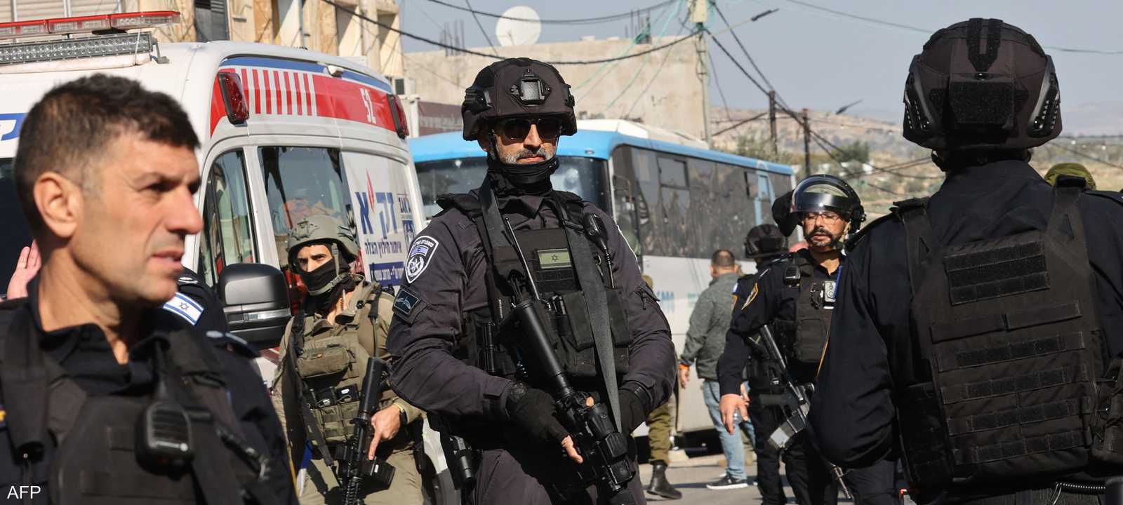 قوات الأمن الإسرائيلية في موقع الحادث