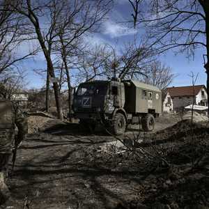 يخوض الجانبان معارك لتحسين مواقعهما