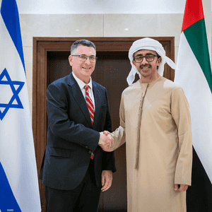 عبدالله بن زايد يستقبل وزير خارجية إسرائيل