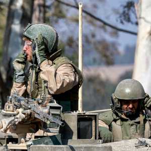 جندي إسرائيلي في موقع على الحدود مع قطاع غزة