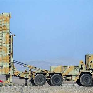 إيران تجري مناورات حربية