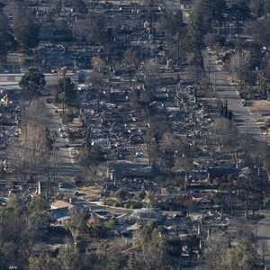 دمار هائل في مناطق بلوس أنجلوس