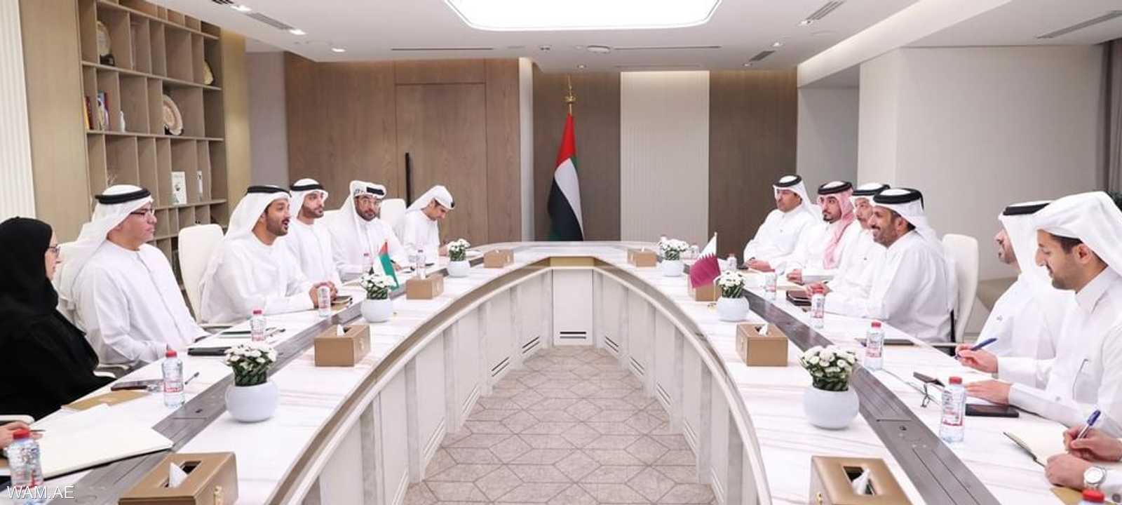 اجتماع بين وزير الاقتصاد الإماراتي ووزير التجارة القطري